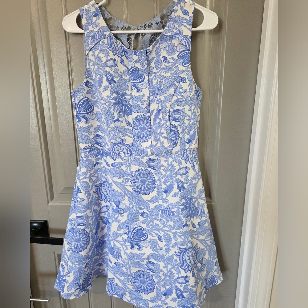 Teeze Me Womans 9/10 Blue Floral Lace Dress Sleeveless